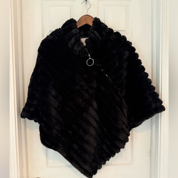 NWT La Fiorentina Faux-fur Black Poncho - Picture 3 of 13